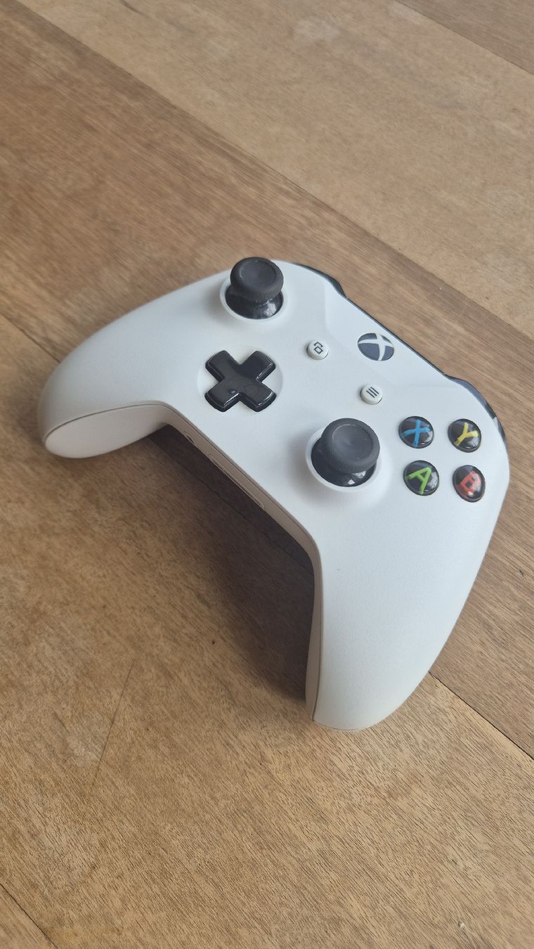Microsoft Console: Xbox one Controller weiss – Nuovo (secondo la descrizione) da Erlenbach ZH venduto da lui_n2rl 1