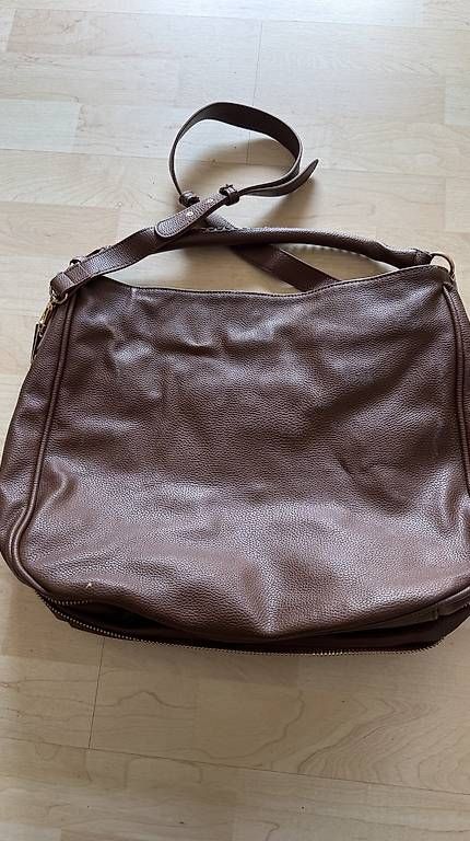 H&M Sacs femmes: Braune Handtasche - Vorne Wildlederoptik – D'occasion à Schwerzenbach par maandy95 2
