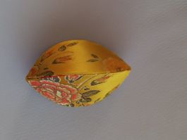 Seiden Tasche für Schmuck, gelb mit Rosenmuster