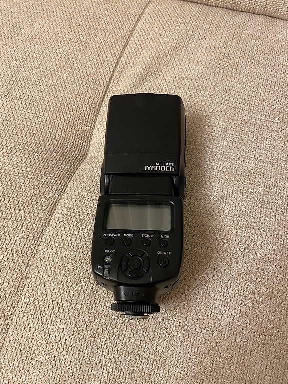 Flashs: Speedlight JY680CH  Aufsteckblitz – D'occasion à Cazis par The_Chance