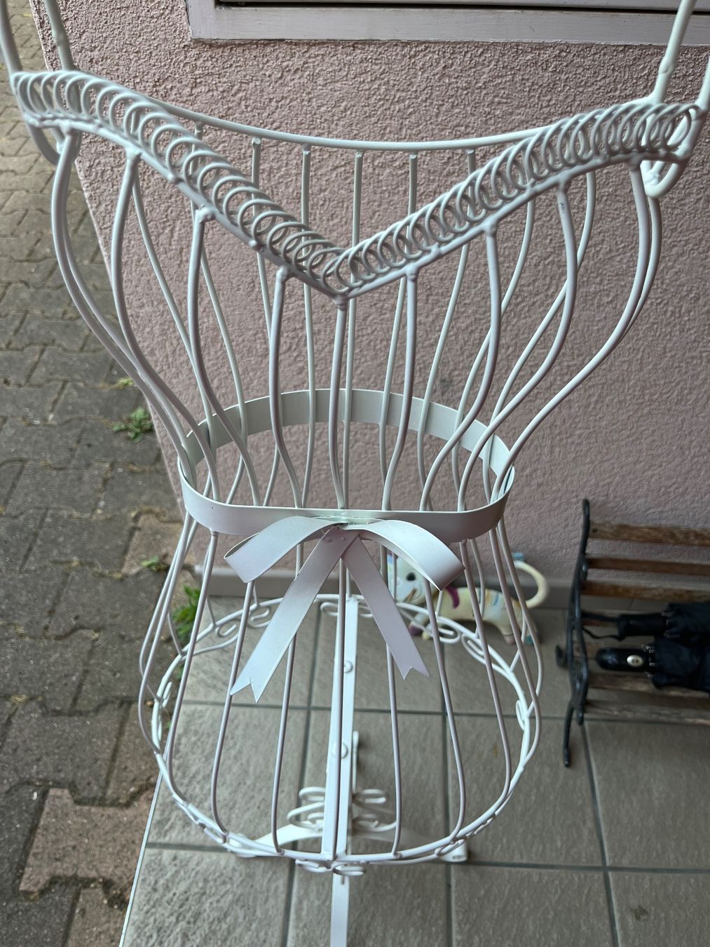 Allestimento di negozi e stand fieristici: Mannequin buste métal blanc noeud – Usato da Porrentruy venduto da Madamebovary 2