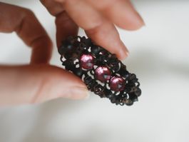 Romantische Vintage-Brosche mit rosa Kristallen