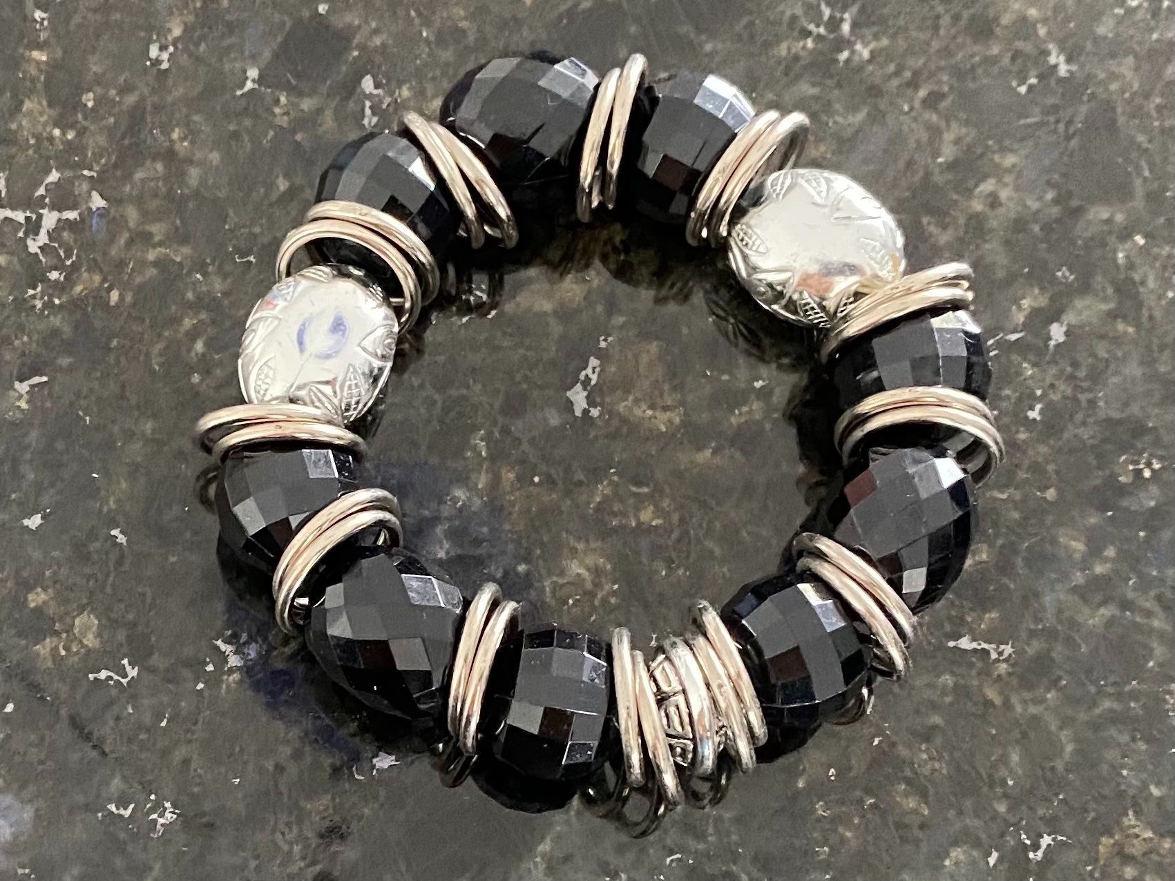 Bracciali & Braccialetti: Armband mit grossen Schmuckperlen – Usato da Zollikon venduto da Krenapf 1