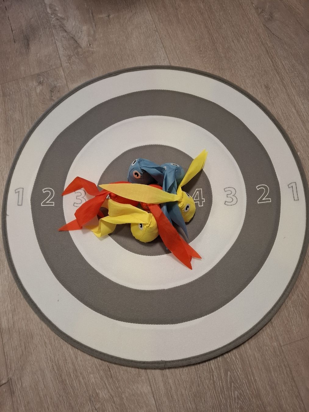 Jouets: Wurfspiel mit Klett – D'occasion à Selzach par ram_6qrh