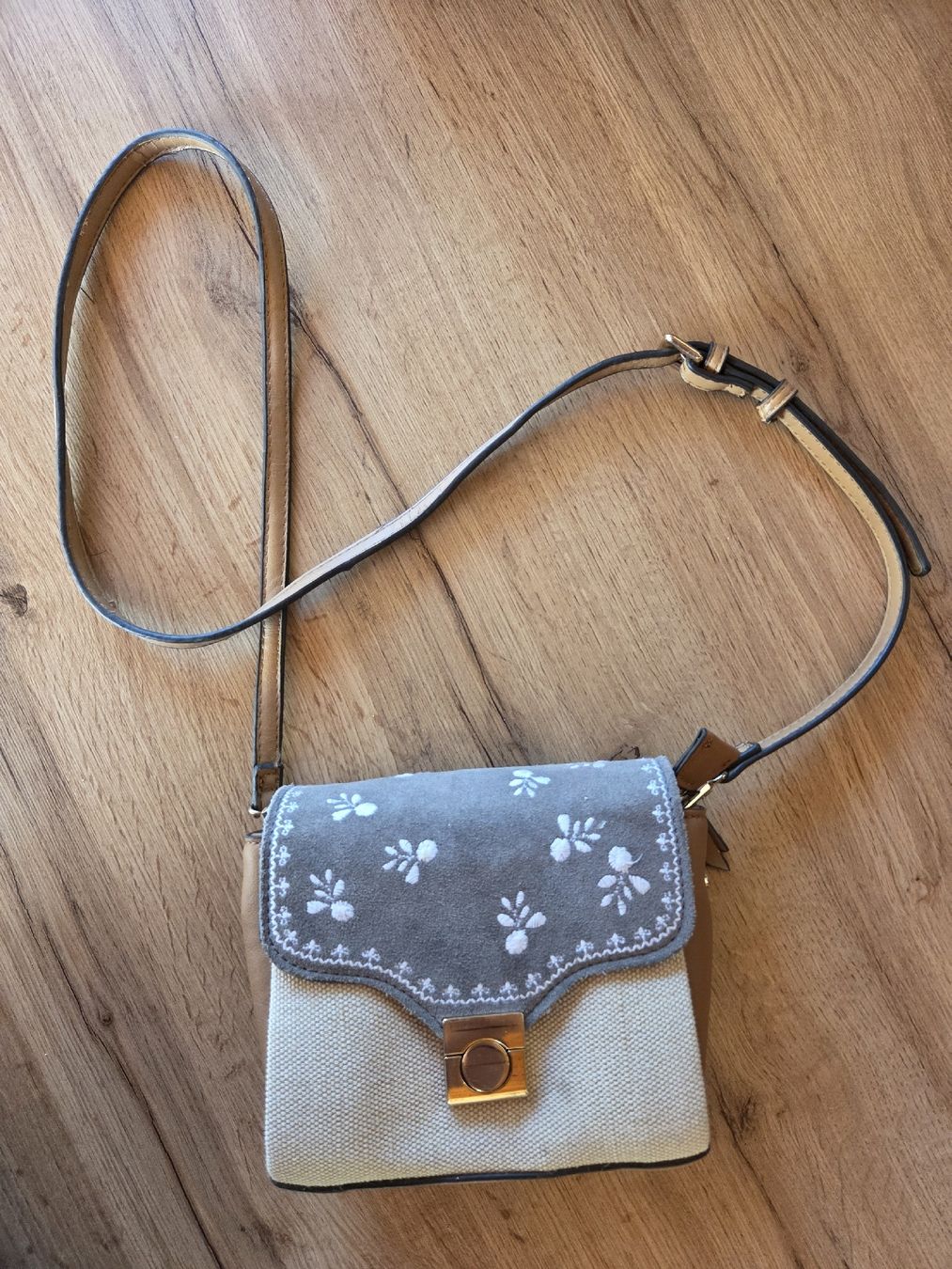 Taschen für Damen: Umhängetasche klein, Dirndl-Accessoire – Gebraucht aus Dallenwil von Lea567