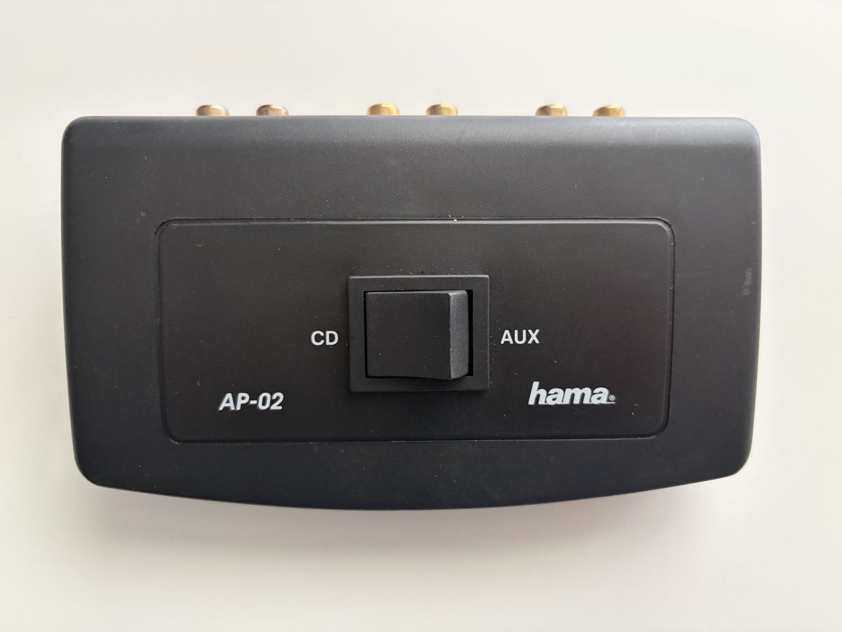 Hama Hub & Switch: Hama Audio-Umschaltpult AP-02 – Usato da Diepflingen venduto da Dj3