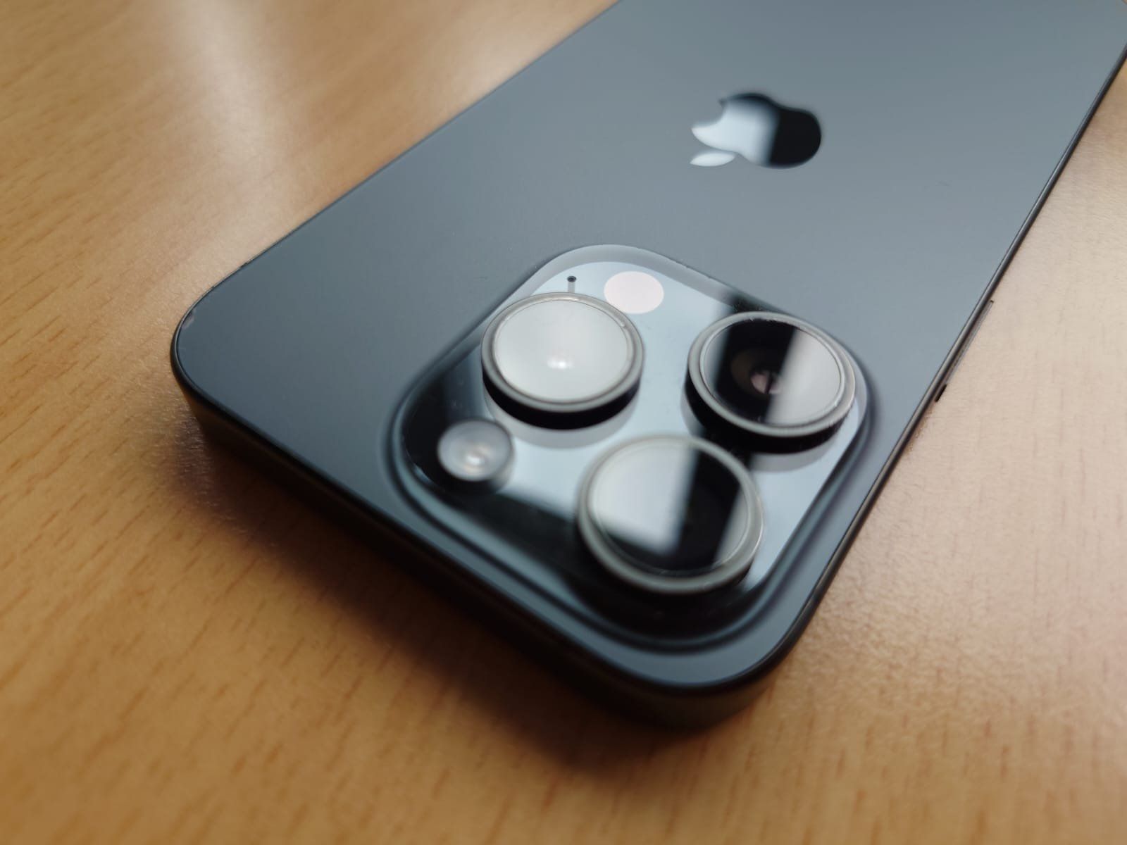 Apple Telefoni cellulari / Smartphones: iPhone 15 Pro (1024GB / 1TB) – Usato da Fribourg venduto da ein_bd8s 5
