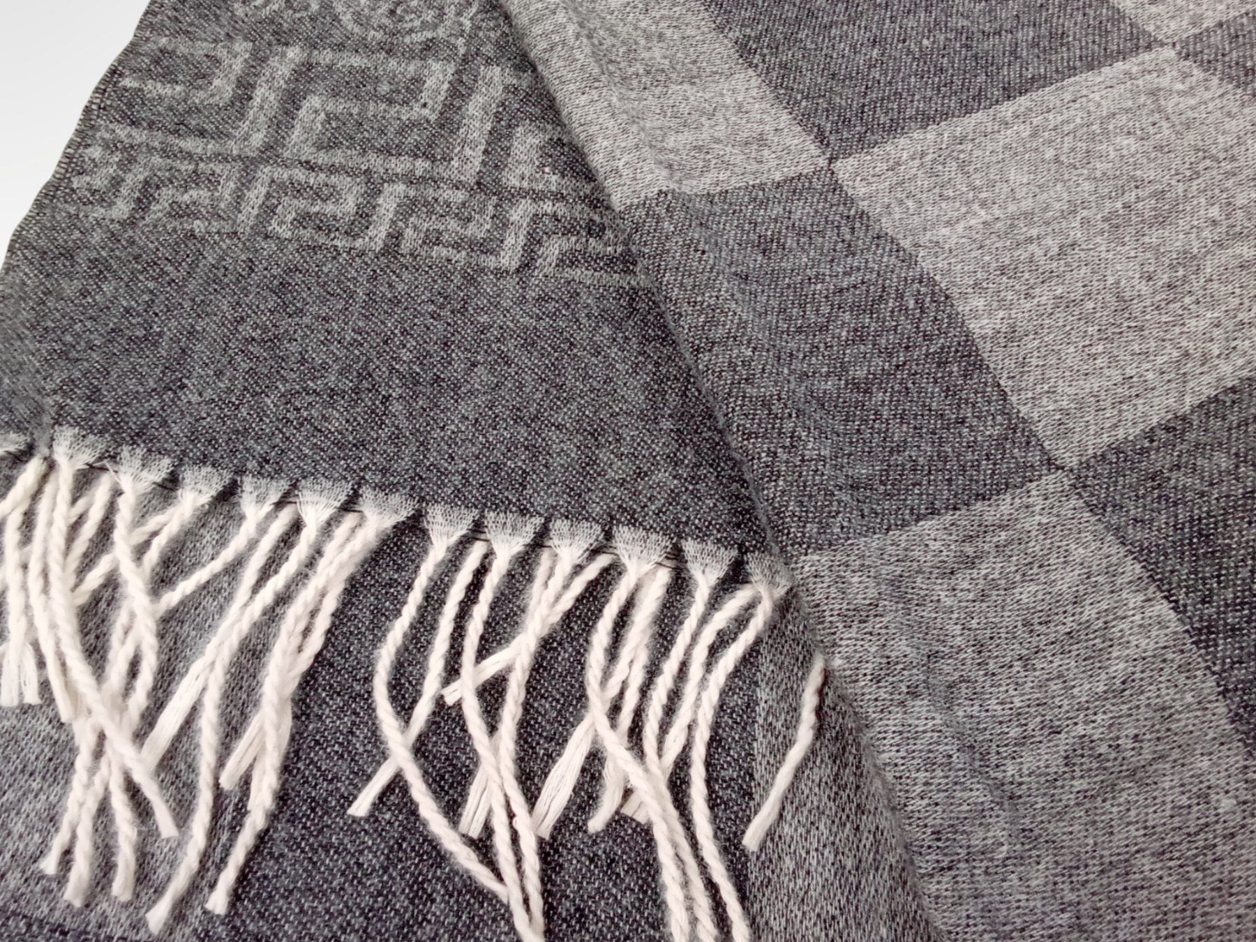Foulards, Tücher & Schals: VARESE Schal mit Fransen – Gebraucht aus Suhr von Restwert_Suhr 4
