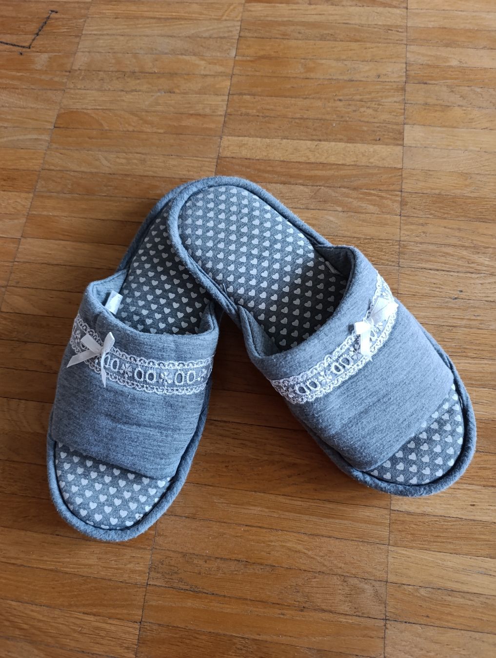 Scarpe da donna: Hausschuhe Damen, Gr. 41 – Usato da Zürich venduto da mir_2kjl