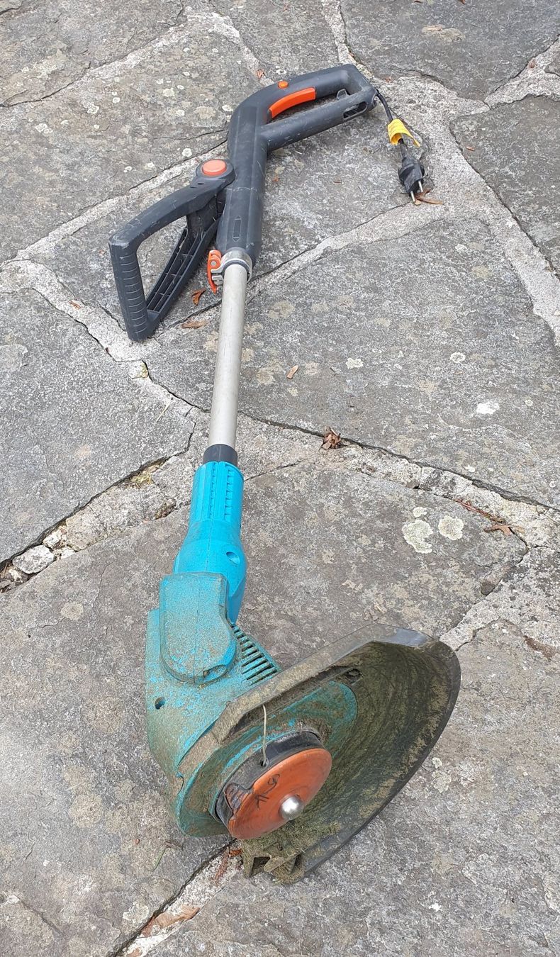 Tutti gli attrezzi: Gardena Trimmer Easy Cut 400 – Usato da Zürich venduto da Vesco01 3