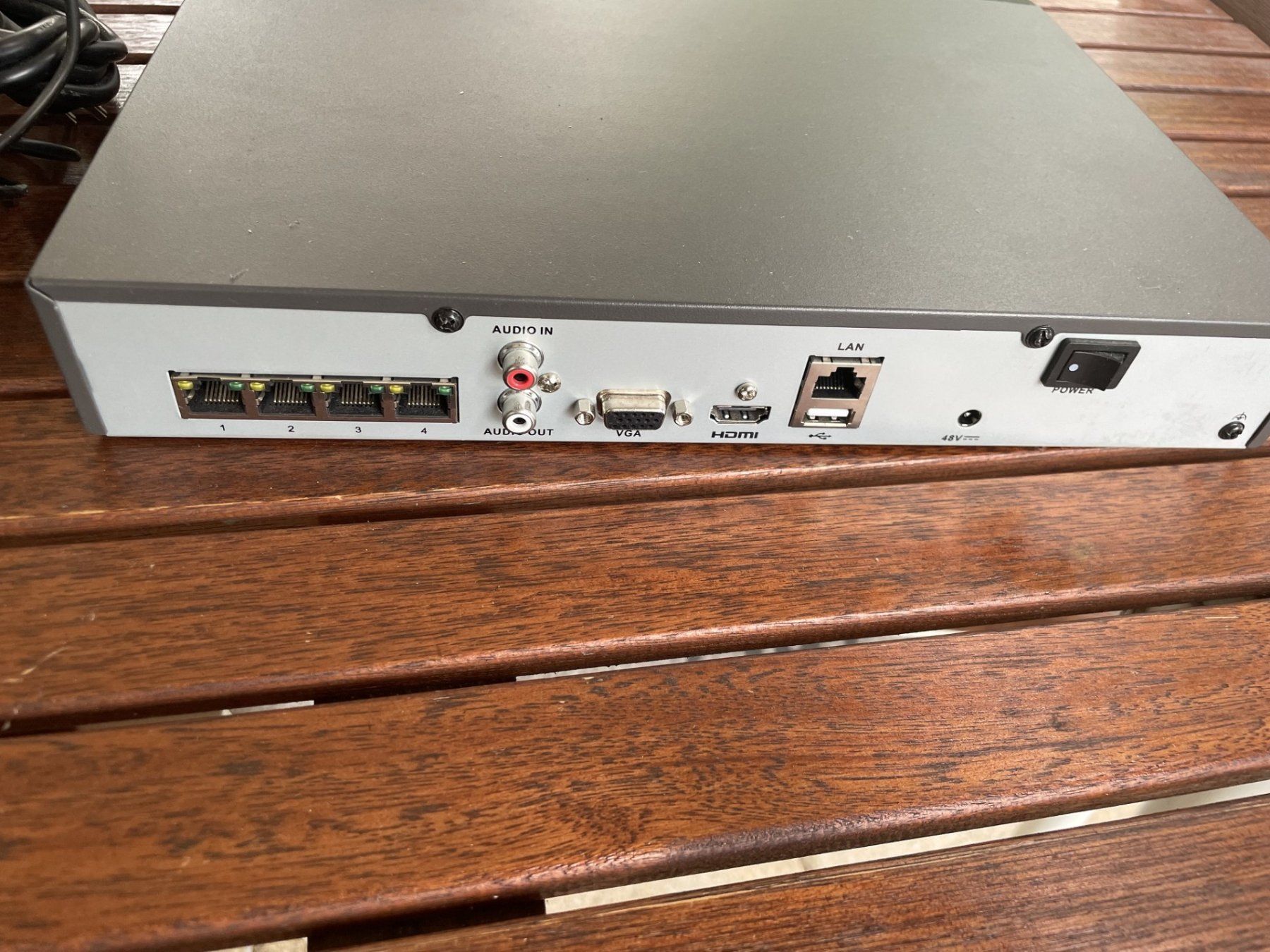 Registratori: Hilook Network Video Recorder NVR-104MH-C/4P – Usato da Ennetbaden venduto da djpejic 2