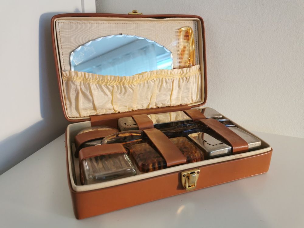 Vanity-case / trousse de toilette de voyage vintage Delsey rouge – Le