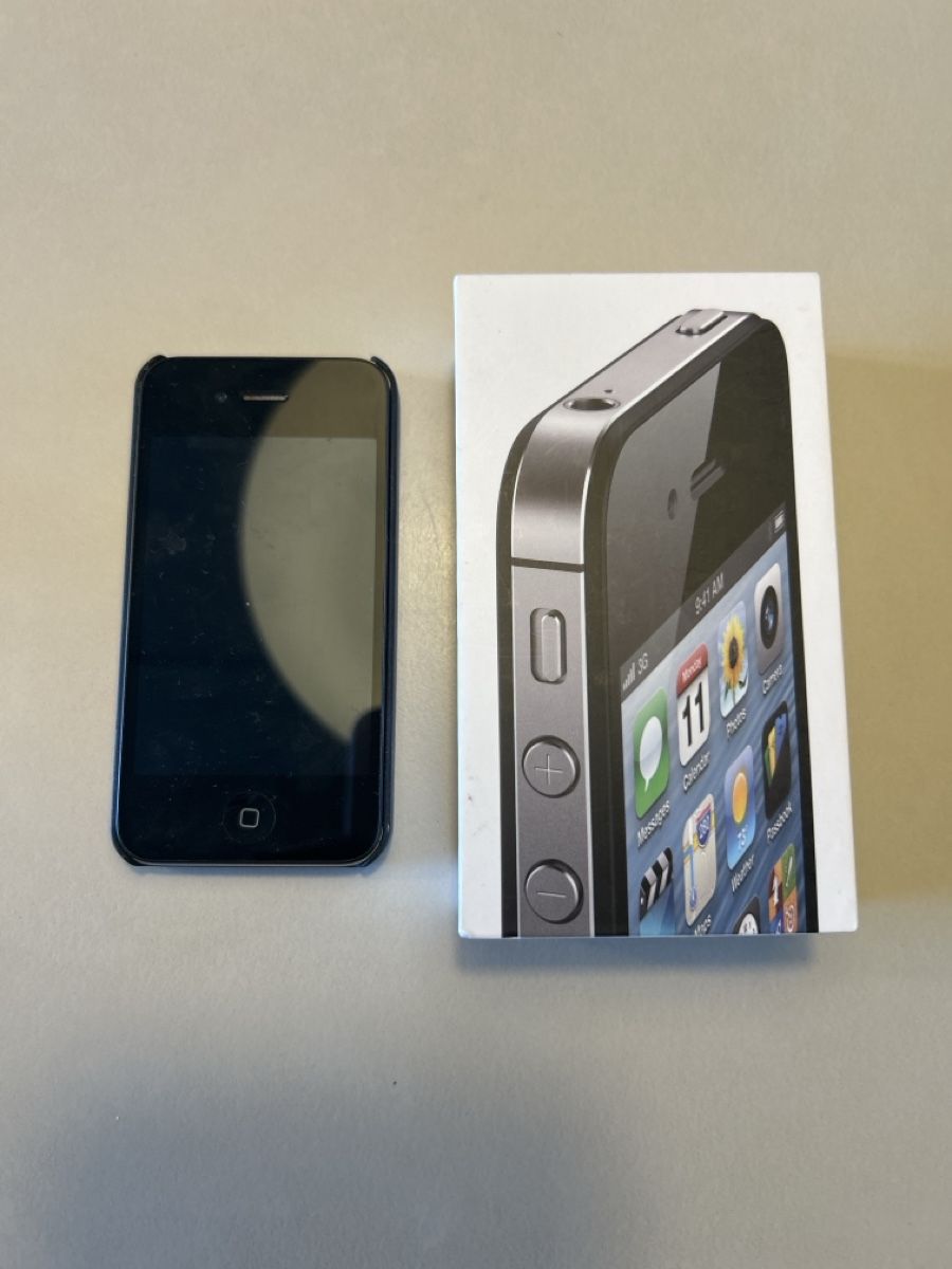 Apple Telefoni cellulari / Smartphones: iPhone 4S Black 16GB With Box – Usato da Zürich venduto da agn_w7nt