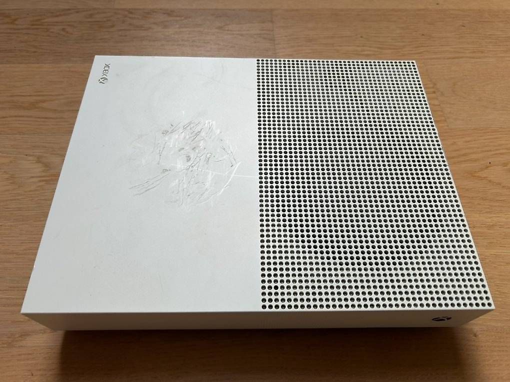 Microsoft Konsolen: Xbox One S All Digital Edition – Gebraucht aus Lengnau AG von chmielewski 1