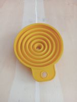 Gelber Falttrichter aus Silikon - Küchenhelfer Top!