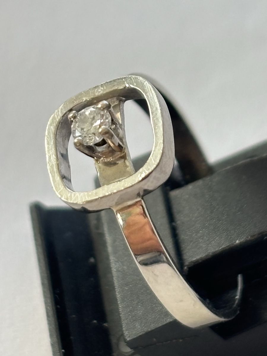Anelli: Ring Weissgold / Diamant 18 Karat – Usato da Langnau am Albis venduto da flusspflege 1