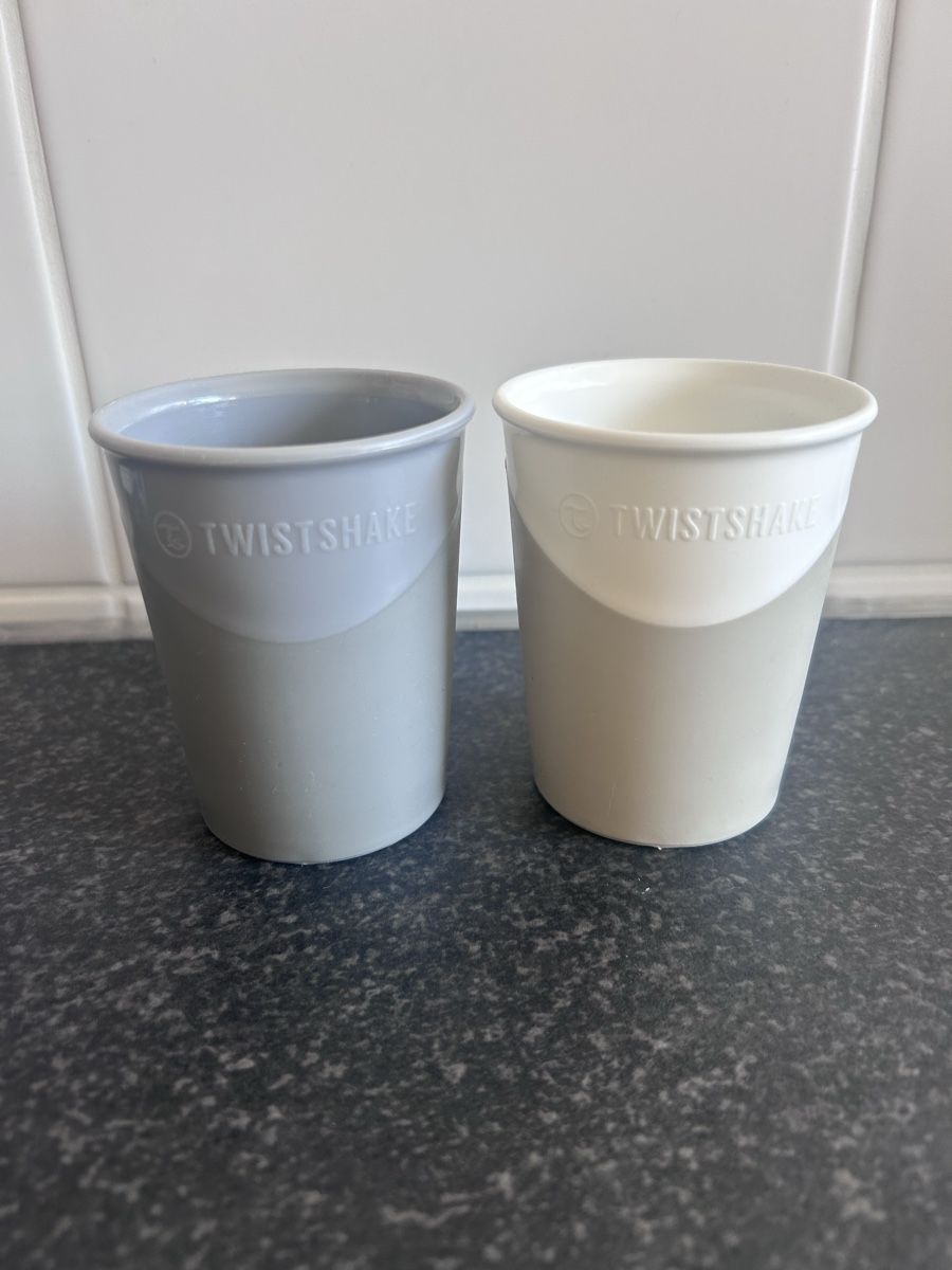 Contenitori & Simili: Lot de 2 gobelets Twistshake pour bébé – Usato da Carouge GE venduto da Emilynette