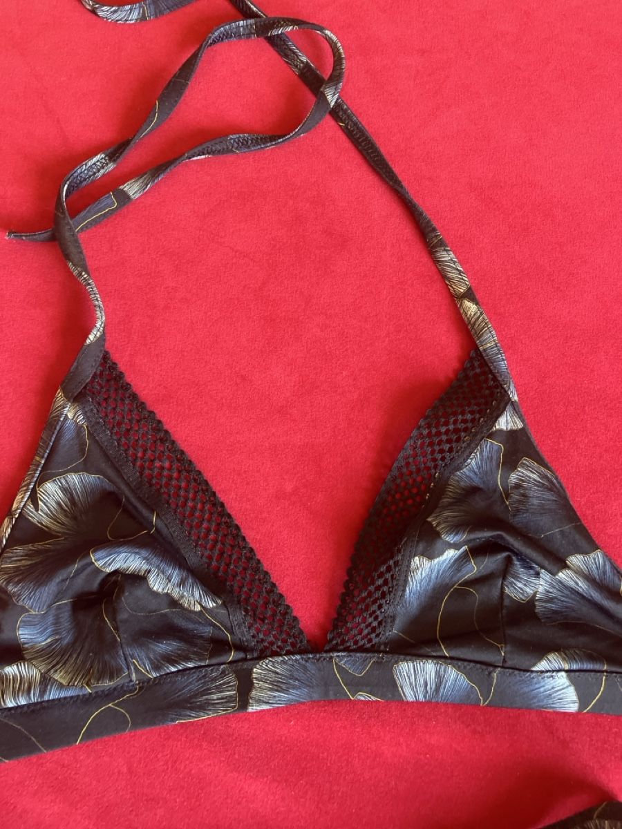 Maillots de bain & Bikinis: Bikini Set Blumenmuster Schwarz/Blau Grösse M – D'occasion à Muralto par jac_hkz5 2