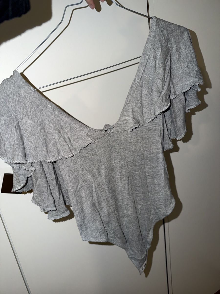 T-shirt: Damen Body grau – Usato da Biel/Bienne venduto da Peeeep10 4