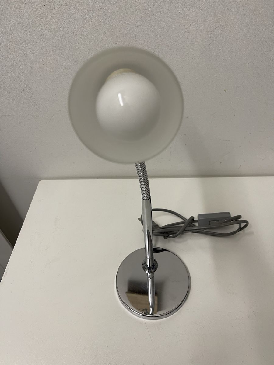 Scrivanie: Knickbare Schreibtischlampe, Tischlampe, Chrom – Usato da Sutz venduto da Stampfli2 5