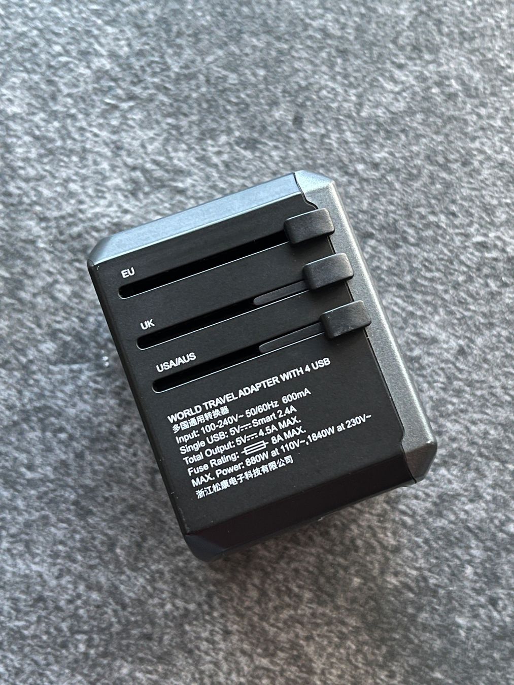 Unità & Adattatore: 65W Reiseadapter, Multinationaler Universal-Adapter, 4 USB-A – Usato da Kilchberg ZH venduto da Simple.Life 2