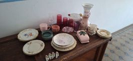Wunderschönes, romantisches Geschirr mit Verzierung, vintage