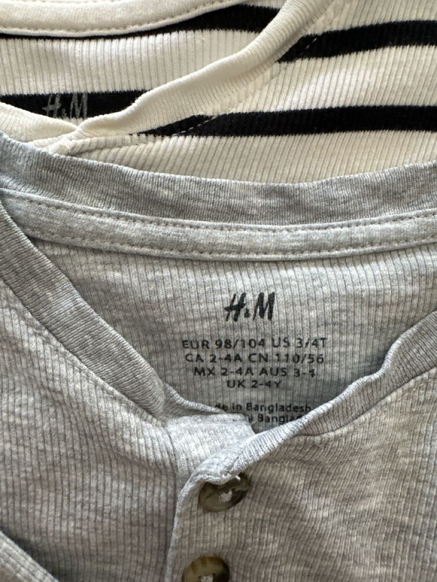 H&M Kleiderpakete & -sets: 2er Pack Kinder Pullover Langarm Grösse 98/104 – Gebraucht aus Zürich von KrisZH 1