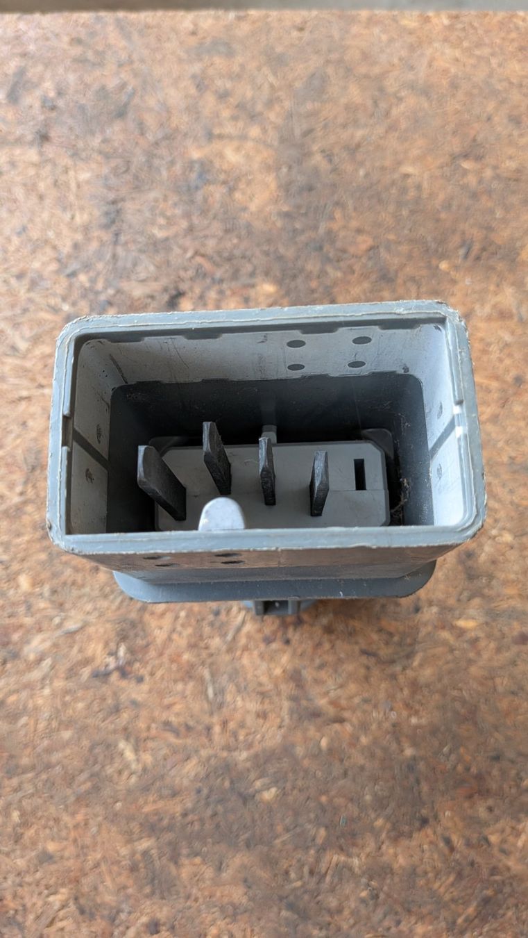 Spine: Stecker CMC 25A 500V CMC – Usato da Wilen (Gottshaus) venduto da mahi87 1