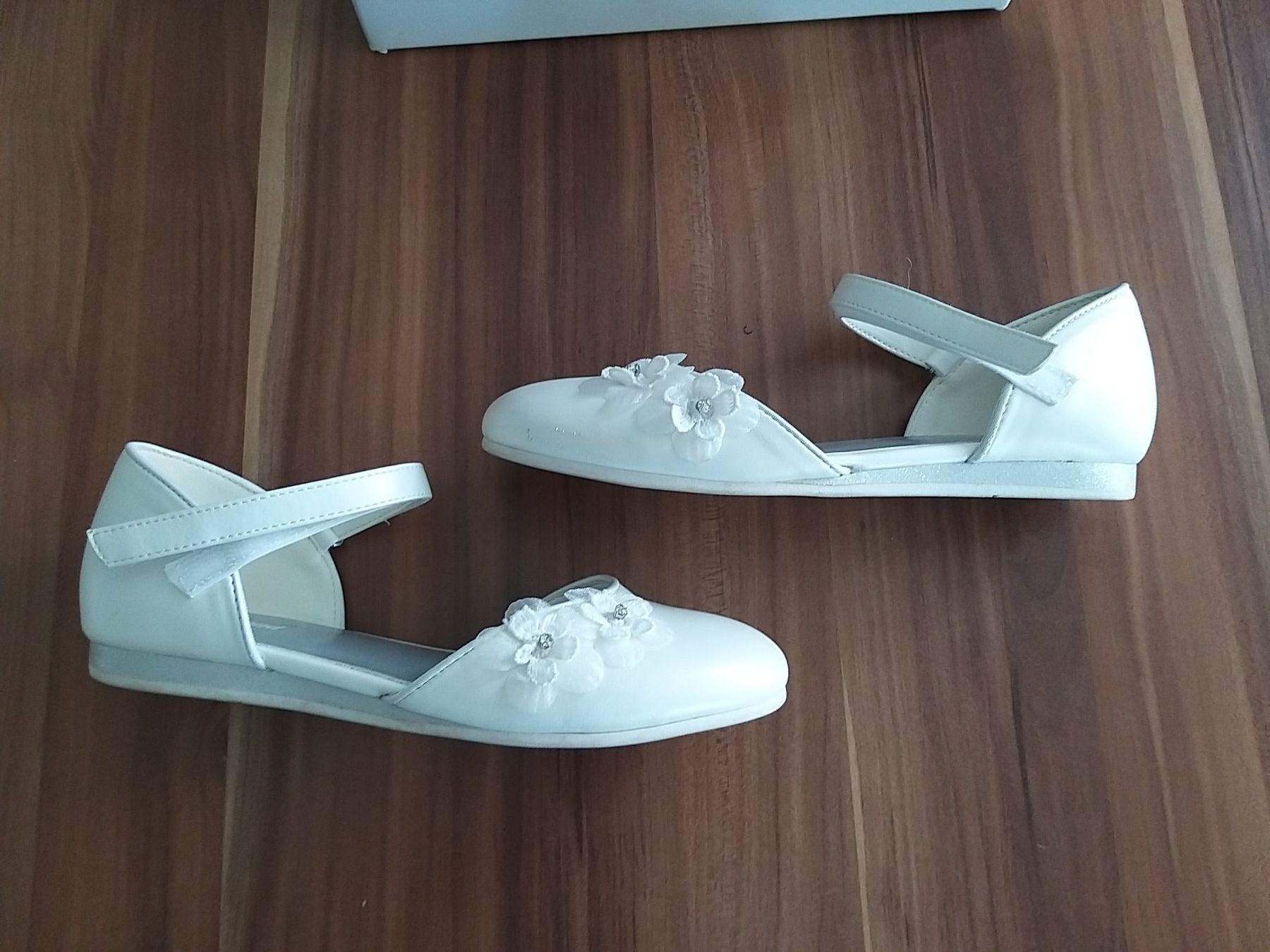 Scarpe per ragazze: Mädchen Sandale/ Sandaletten Gr 33 – Usato da Coldrerio venduto da dgv 1