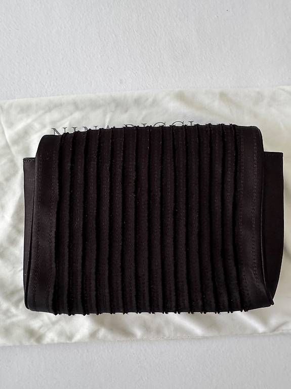 Sacs femmes: Pochette en Satin Nina Ricci – D'occasion à Genève par hya_ccc8 1