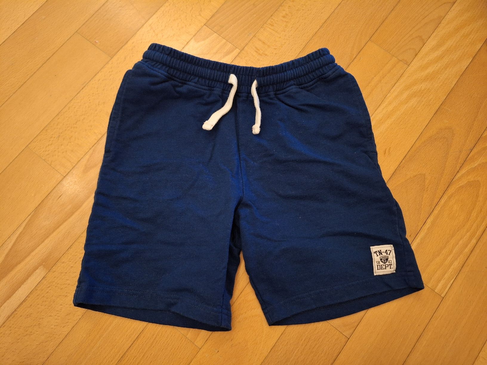 Hosen: Shorts von Kids in Gr. 122 – Gebraucht aus Oberrieden von man_9tm2