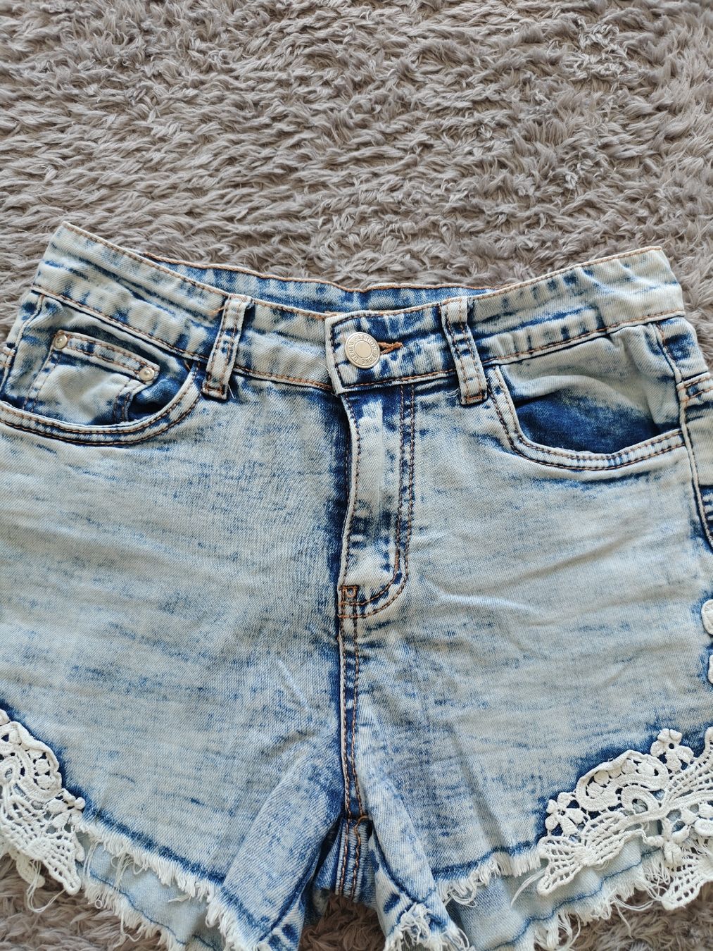 Pantaloni: Hot Pants / Shorts  – Usato da Pieterlen venduto da Saemelili 1