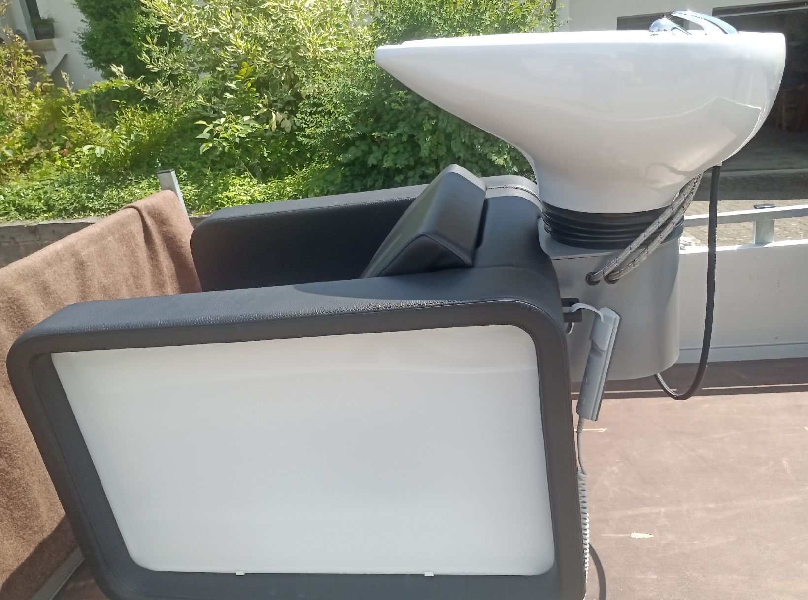 Lettini & sedie per cosmetici: Friseur/Coiffeur Waschanlage "Greiner Cosmolore LED" – Usato da Ossingen venduto da Swoody 1