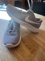 Nike Tanjun