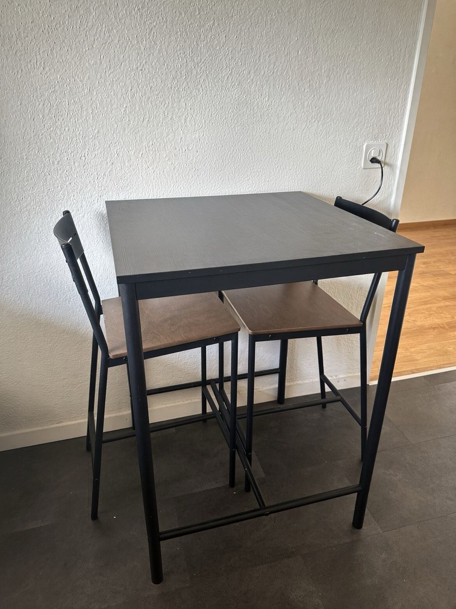 Tische: IKEA SANDSBERG Bartisch schwarz + 2 Stühle – Gebraucht aus Winterthur von rus_86rx