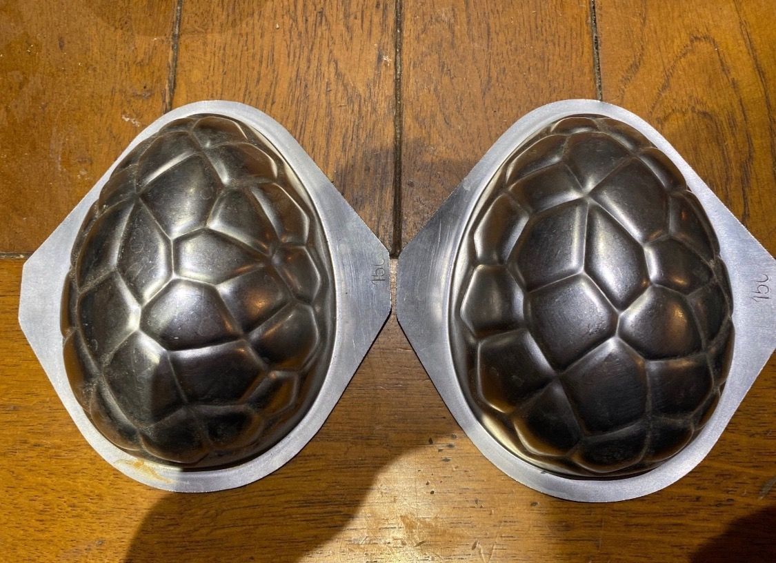 Teglie da forno: Grosse SchokoladenFORM 16 cm Metall 2teilig – Usato da Zürich venduto da stock4you