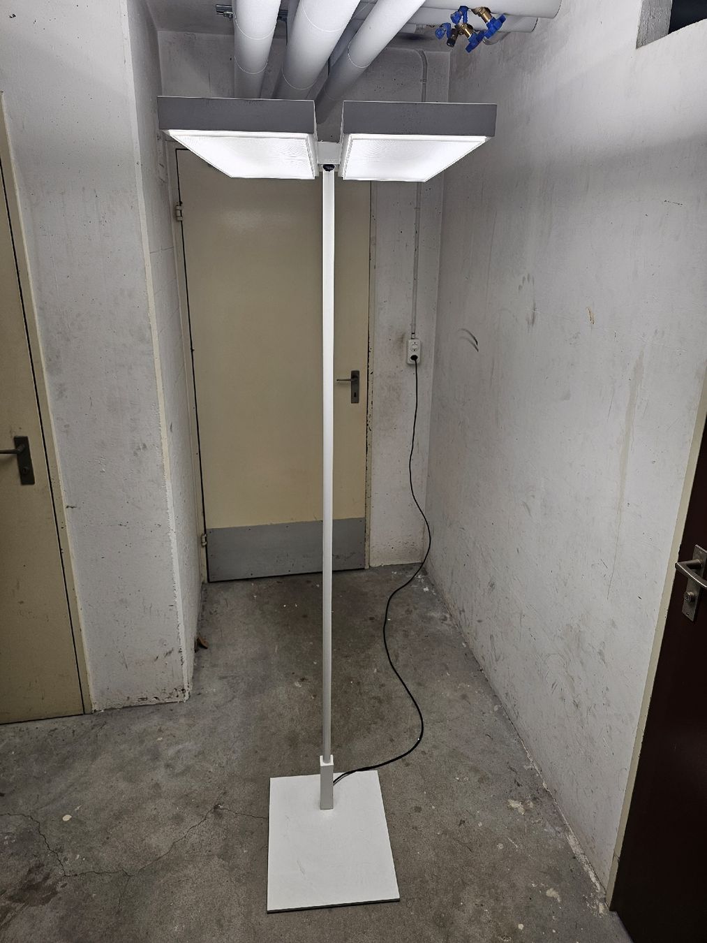 Regent Lampade: Stehleuchte Level Office LED 4000K – Usato da Münchenstein venduto da LightingPRO 2