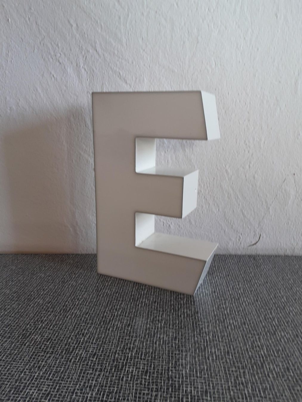 Alle Dekorationen: Kunststoff Buchstabe "E" – Gebraucht aus Männedorf von Bel-view