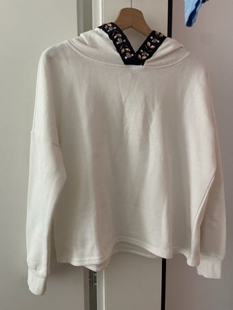 Weisser Hoodie Gr. S mit Schmuckrand - Neu!