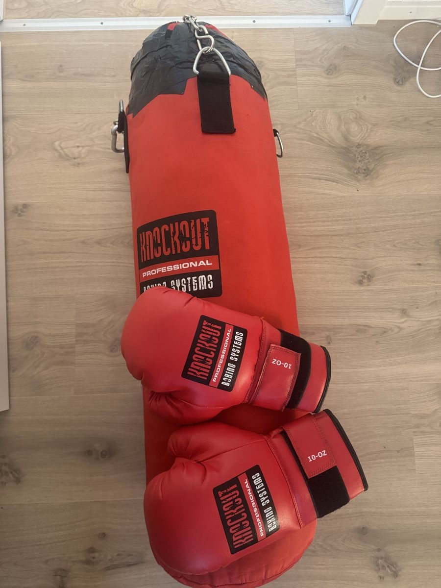 Boxsäcke: "Defekter" Boxsack inkl. Boxhandschuhe Knockout – Gebraucht aus Oetwil am See von Manu_8618