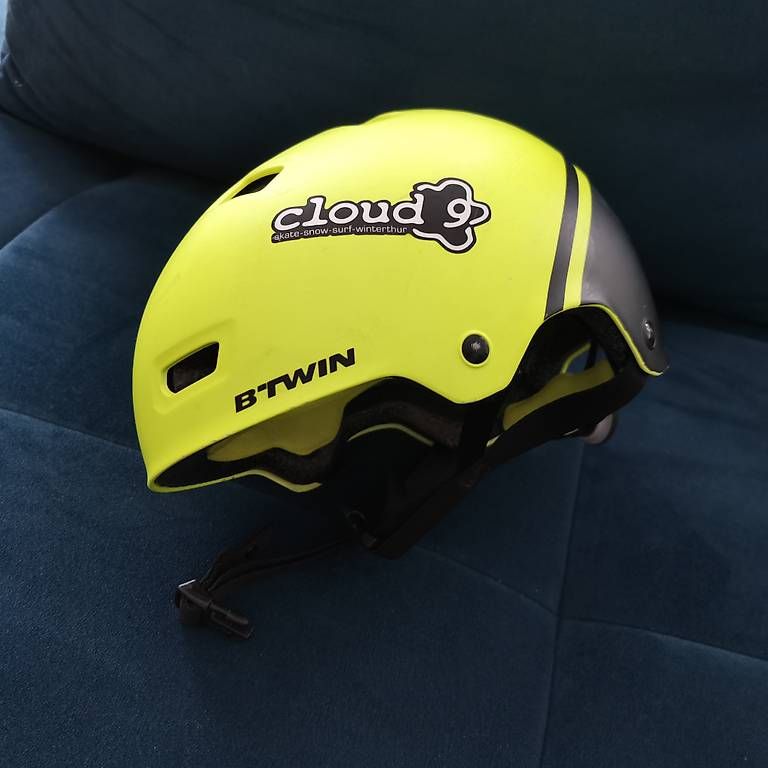 Caschi: Helm Velo /Skateboard 52-55cm – Usato da Bronschhofen venduto da Katrusja