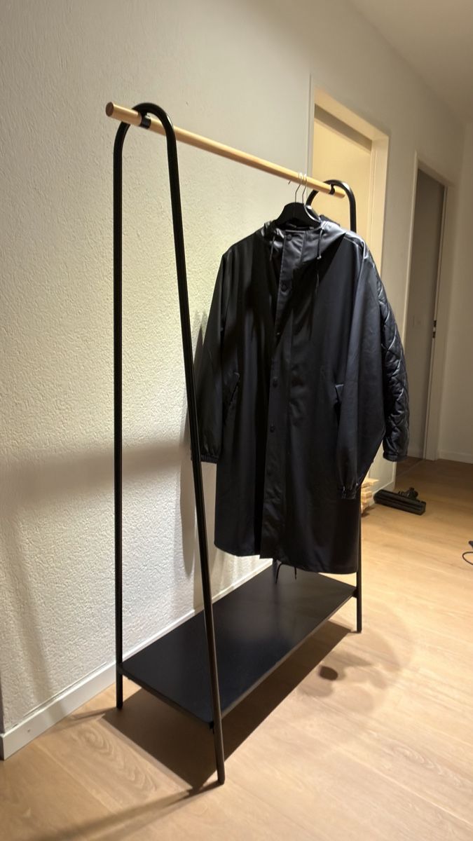 Garderobe: Kleiderständer Holz / Metal Garderobe – Neu (gemäss Beschreibung) aus Kilchberg ZH von Rudi. 2