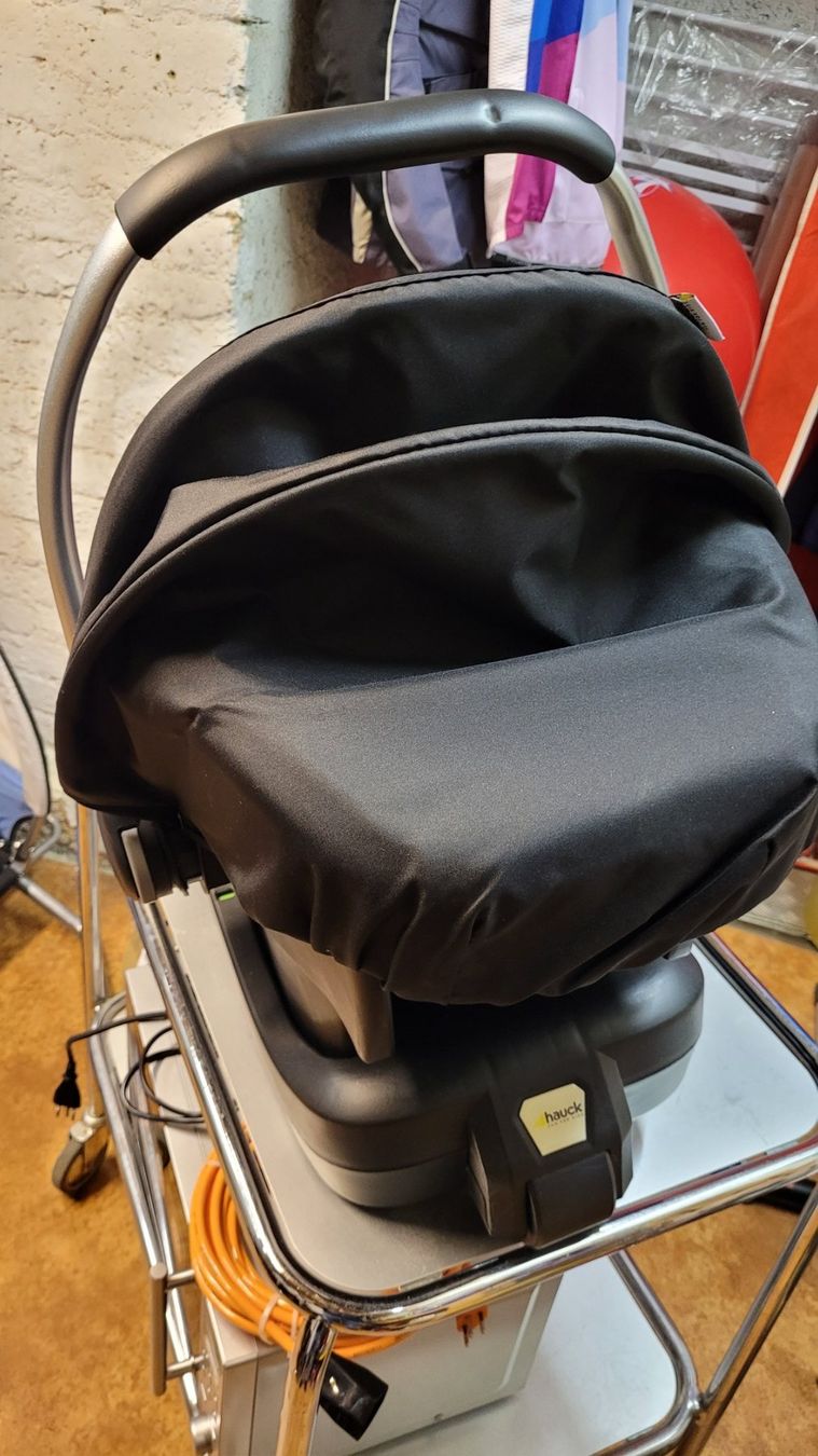 Cybex Seggiolini per auto: Babyschale Autositz + ISOFix Base – Usato da Weinfelden venduto da albeatrix 1