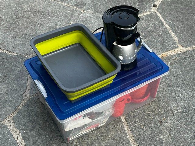 Geschirrsets: Set Camping Küche – Gebraucht aus Thalwil von Polichimelle