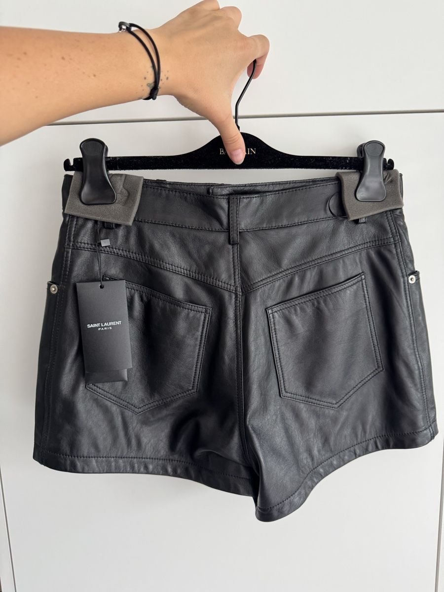 Saint Laurent Pantaloni: Saint Laurent Black Leather Shorts New – Nuovo e nell'imballaggio originale da Zug venduto da dadadel 3