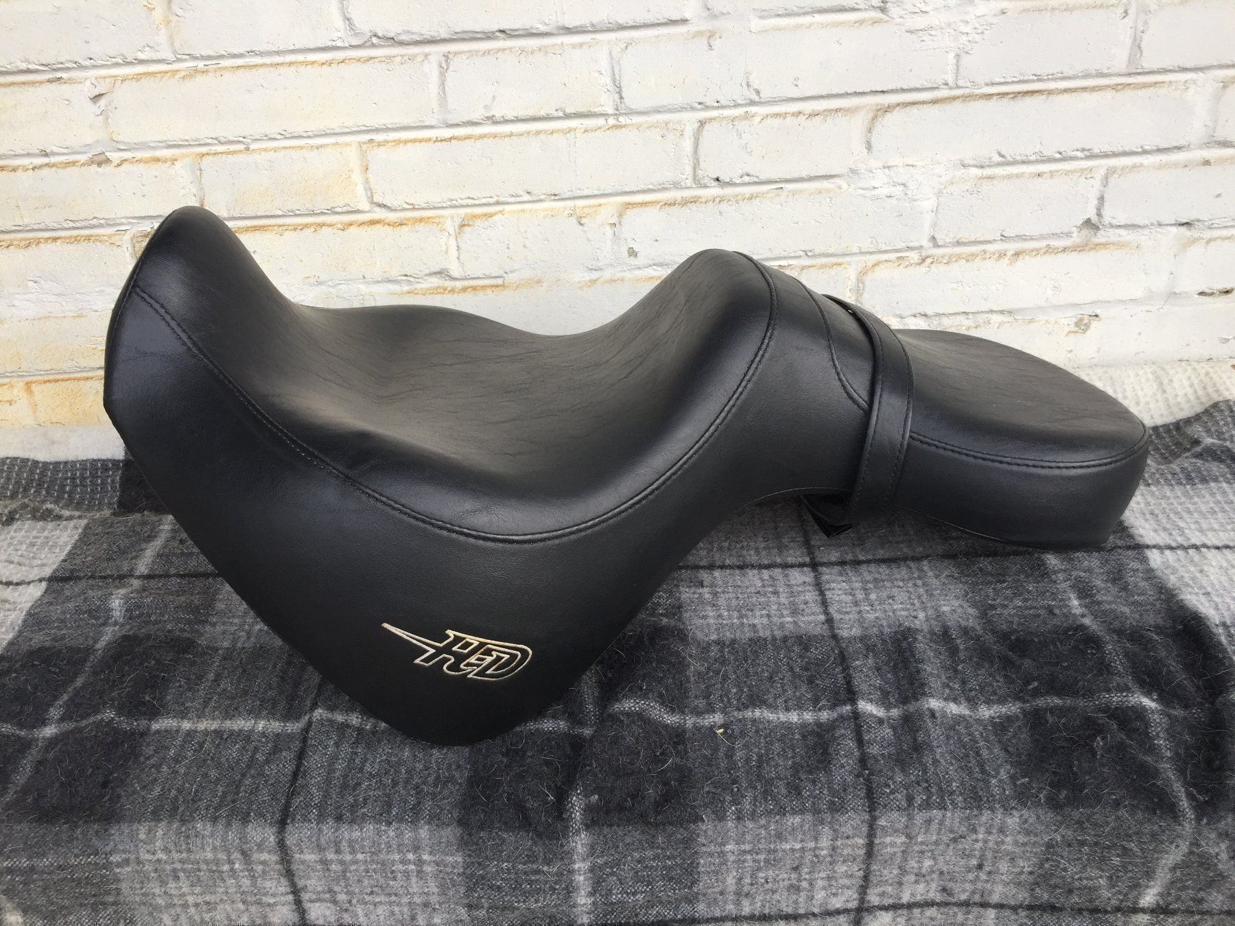 Selle & Accessori: Harley Softtail Sattel/Sitz schwarz – Usato da Belp venduto da Siruz