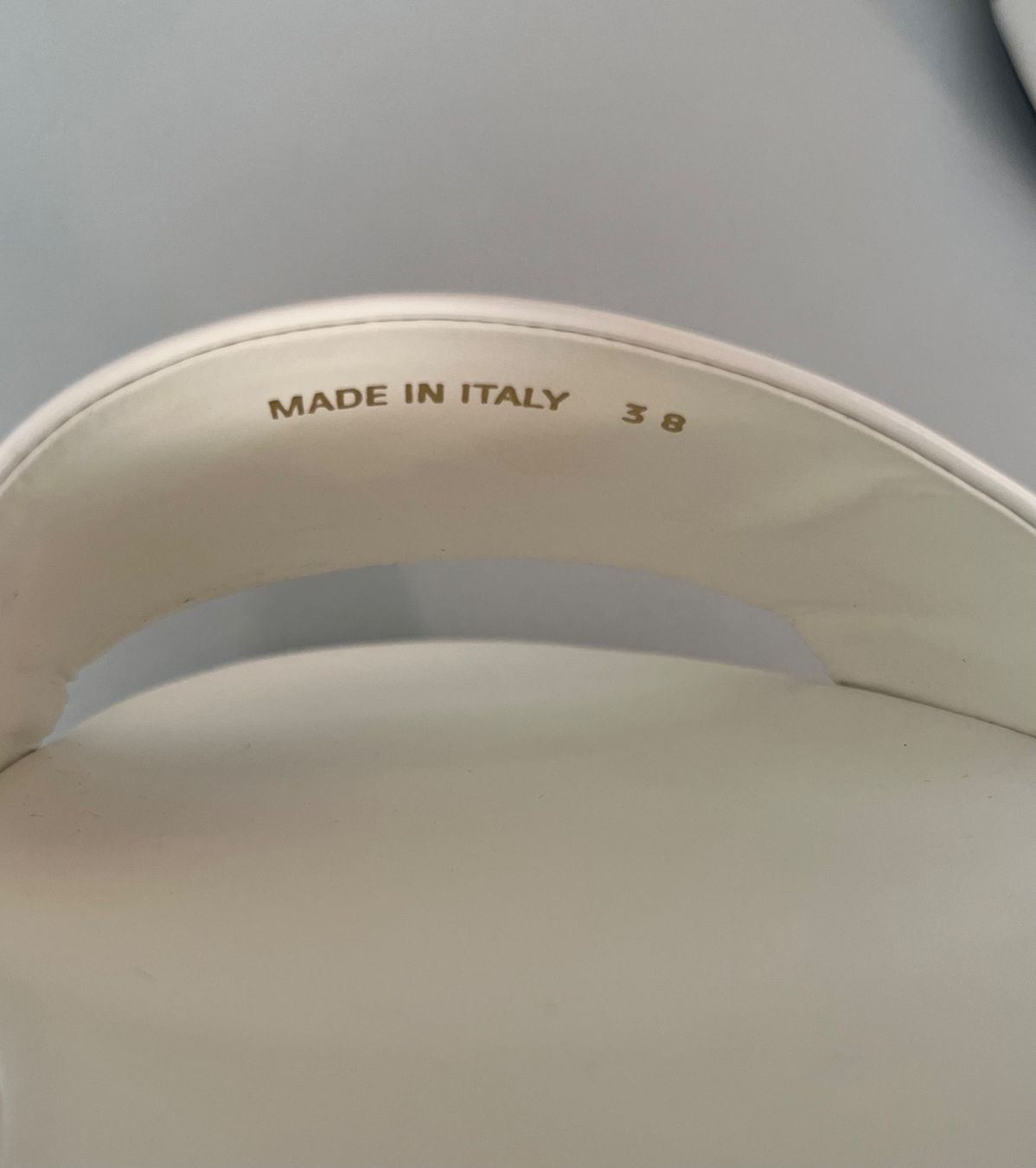 Prada Scarpe da donna: Prada Lackleder Slides Weiss Gr. 38 Neu mit Box – Nuovo (secondo la descrizione) da Lausanne venduto da S_luxury 5
