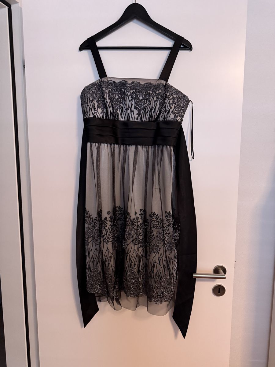 Vestiti: Elegantes Abendkleid mit Spitze, Grösse 44 festlich – Nuovo (secondo la descrizione) da Pfäffikon ZH venduto da Mado131019