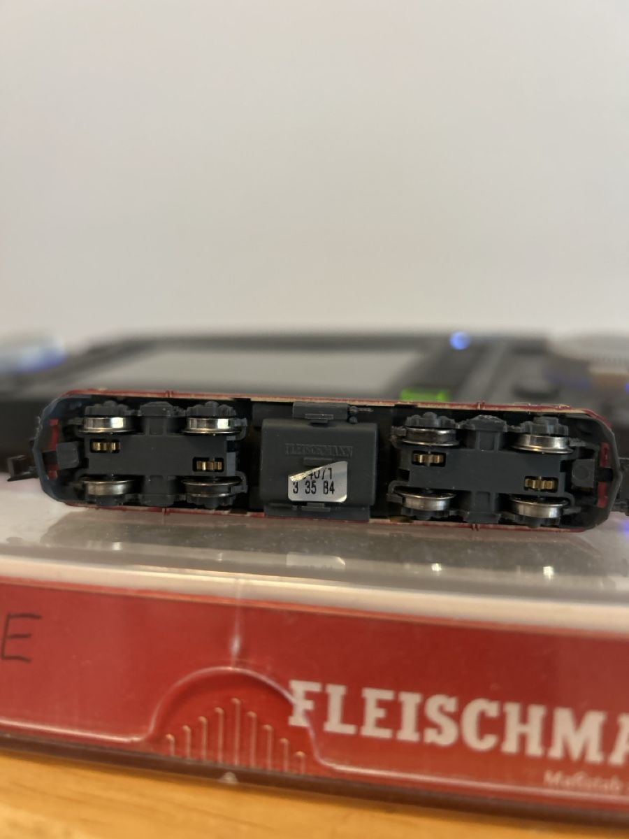 Fleischmann Modelleisenbahnen: Fleischmann Re 4/4 II TEE N – Gebraucht aus Basel von 19schlitzohr66 4