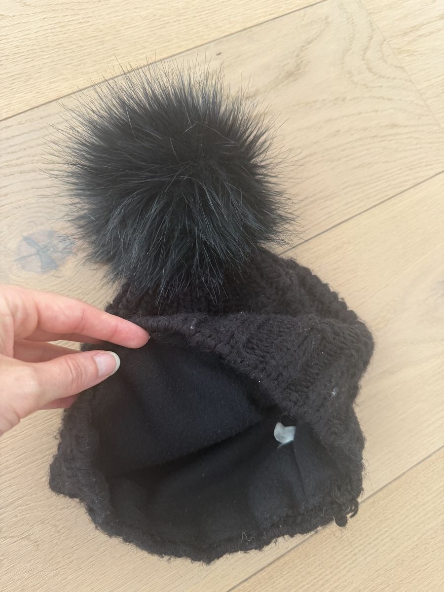 Chapeaux, bonnets & casquettes: Mütze schwarz mit Bommel – D'occasion à Winterthur par saram26 1